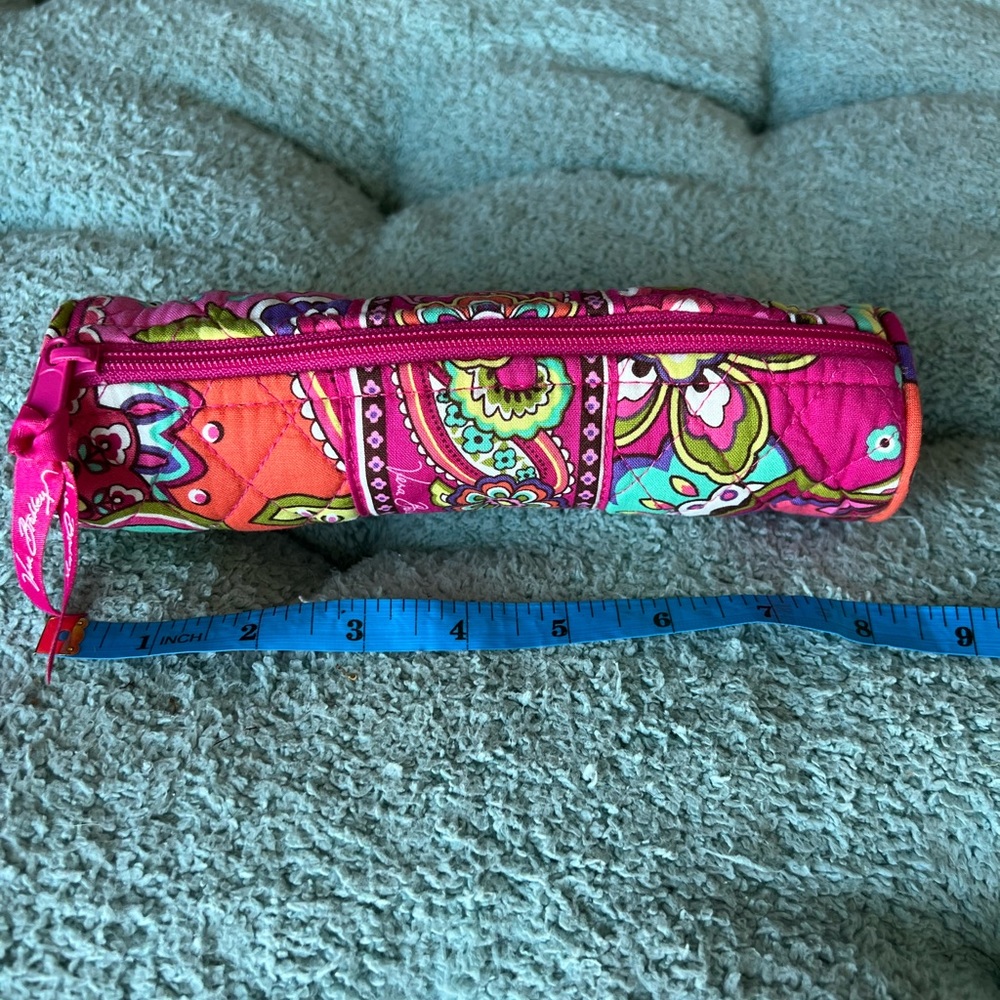 Vera Bradley zip bag. Quilted outside materiel